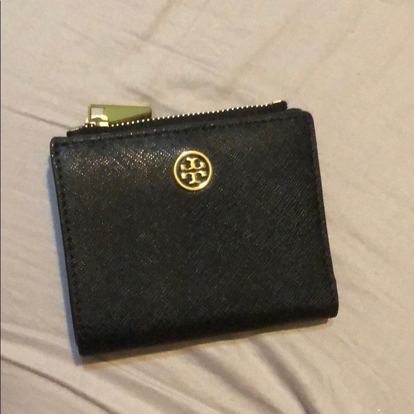 Tory Burch Handbags - Like new Tory Burch wallet Tory Burch Handbags - Like new Tory Burch wallet